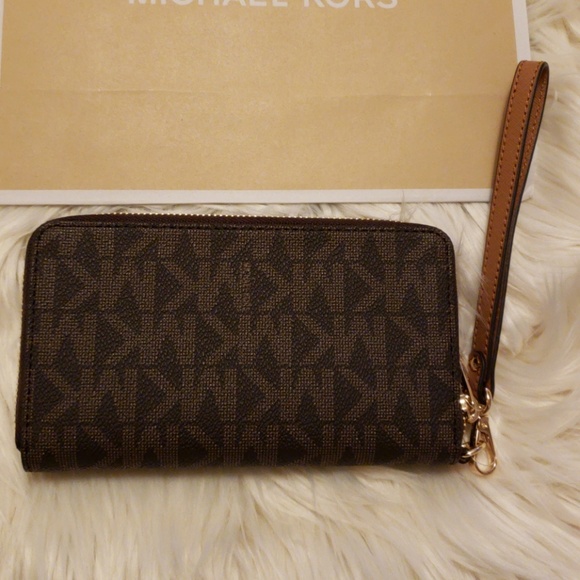 MK JET SET TRAVEL BRN/ACORN - Picture 6 of 6